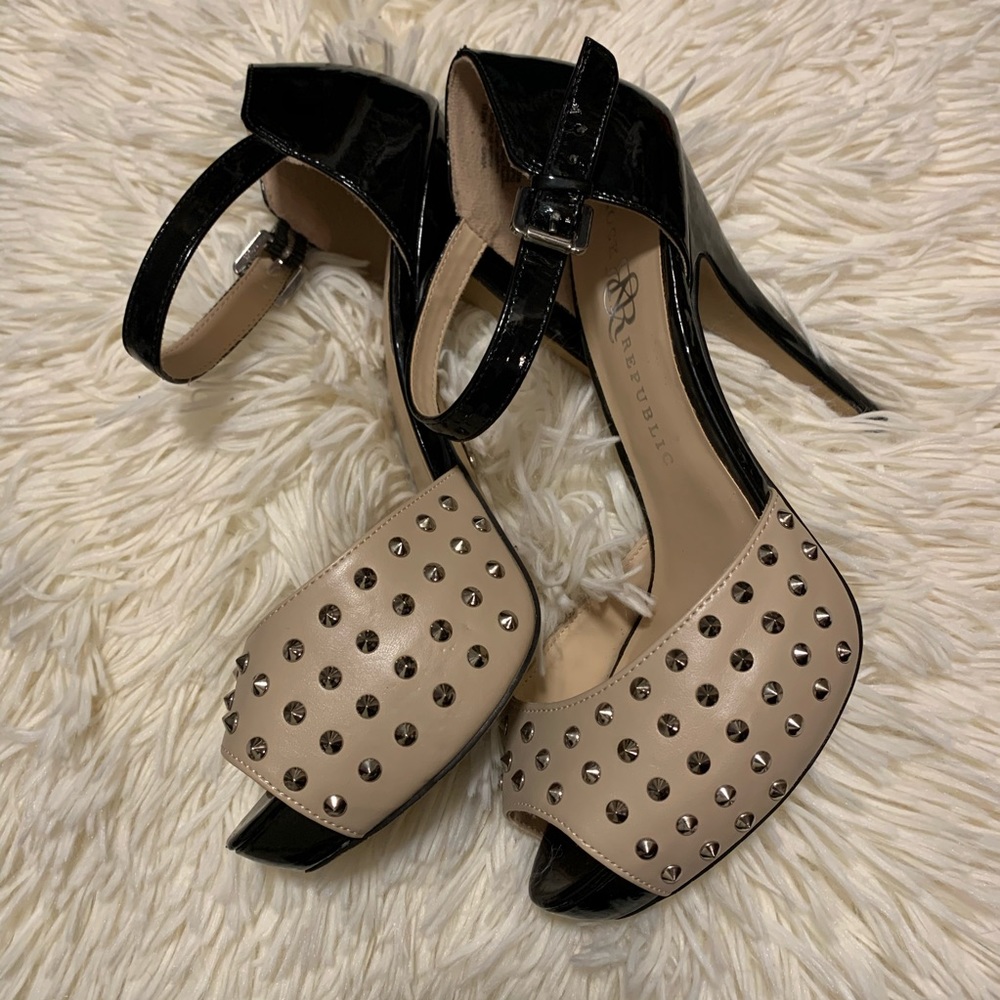 Rock & Republic Kurt studded stiletto heels size 9